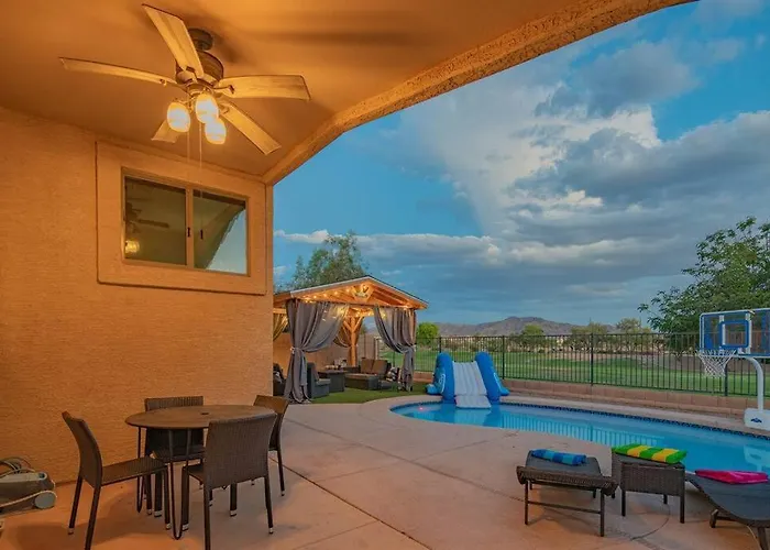 Tranquil Oasis: Experience Luxury Living!