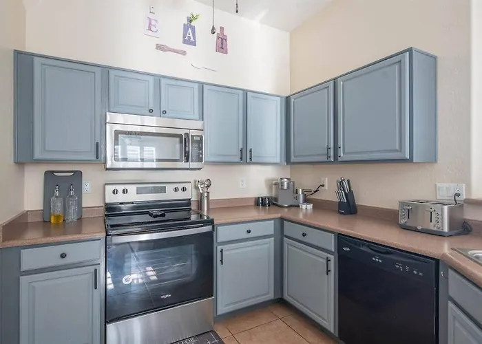 Tranquil Oasis: Experience Luxury Living!